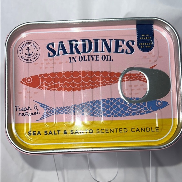 Sardines in Olive Oil Candle - Pink and Yellow 🐠💕 - Picture 5 of 6